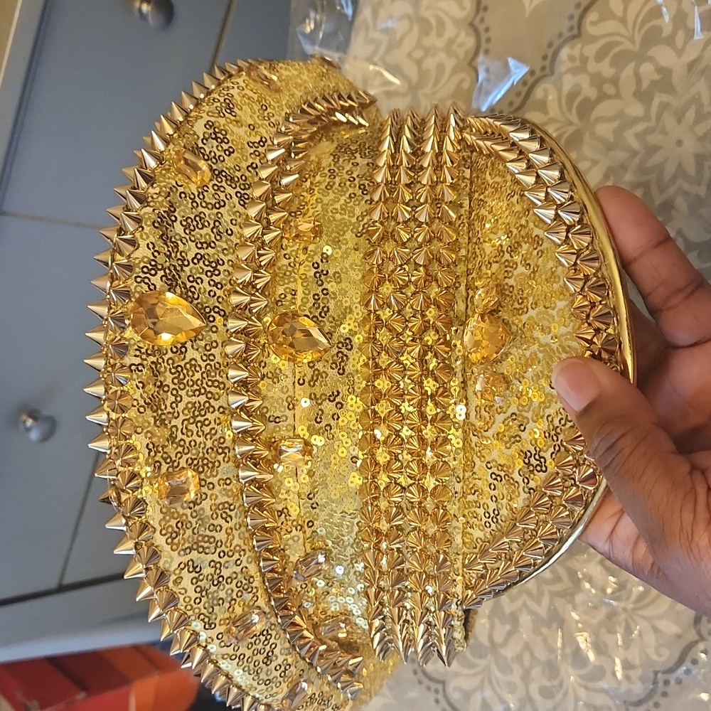 Studded hat - Picture 4 of 4